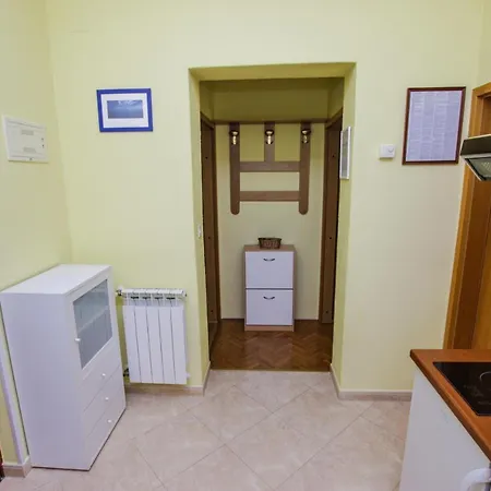 Apartman Cvitan Ground Floor Lägenhet *
